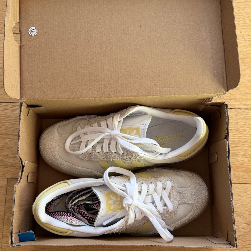 Adidas Women’s Sambae Greystone and Powder Yellow Sneakers - Picture 11 of 12